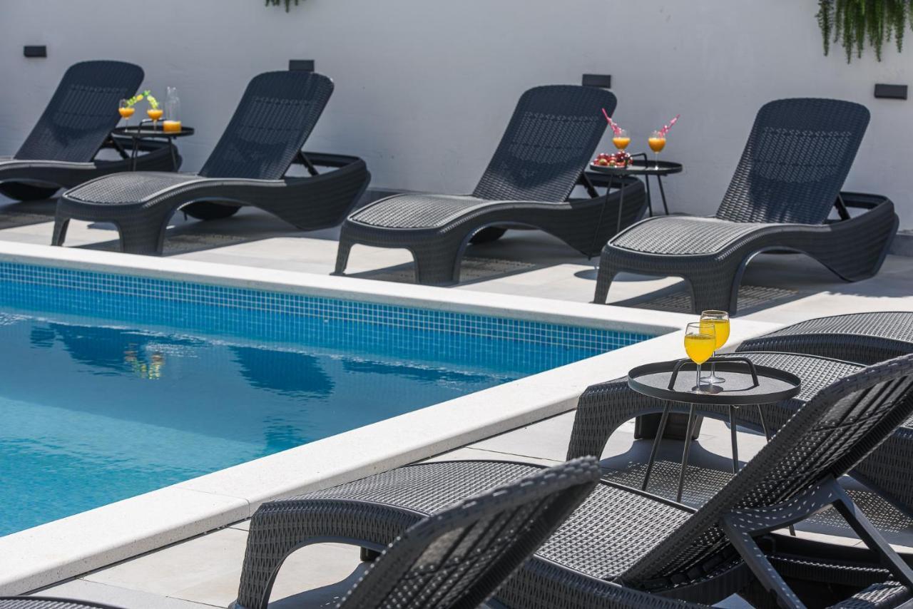 Villa Barbara & Zoran With Heated Swimming Pool Seget Vranjica Extérieur photo