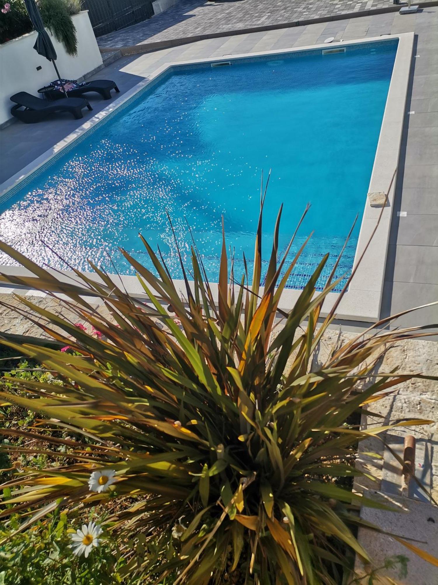 Villa Barbara & Zoran With Heated Swimming Pool Seget Vranjica Extérieur photo
